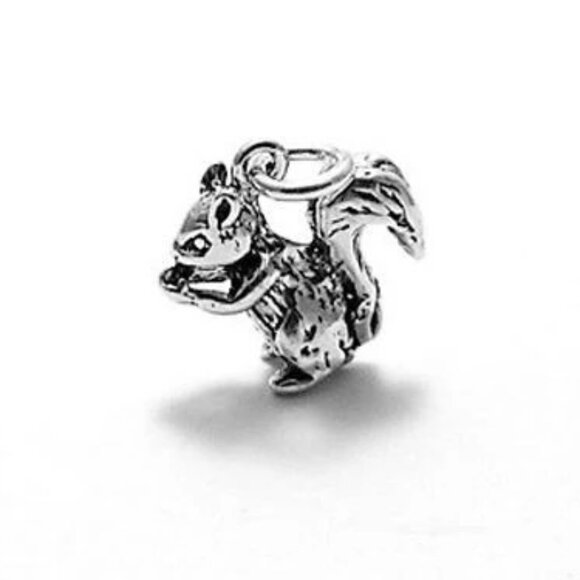 CHARMING AND ADORABLE SQUIRREL CHARM IN 3D STERLING SILVER. - Picture 1 of 1